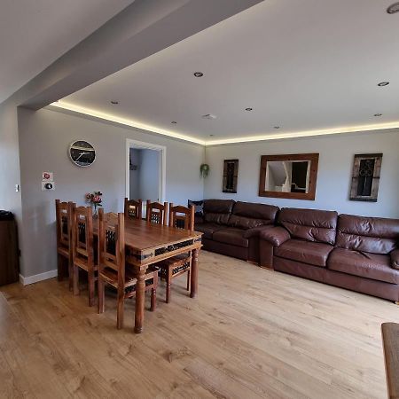 Crown Meadow - 4 Bedroom House - Heathrow - Excellentstays Colnbrook Exterior foto