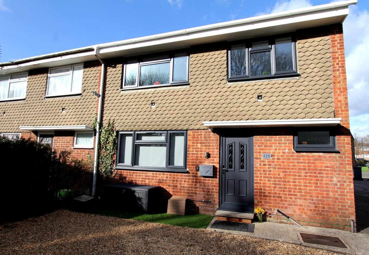 Crown Meadow - 4 Bedroom House - Heathrow - Excellentstays Colnbrook Exterior foto