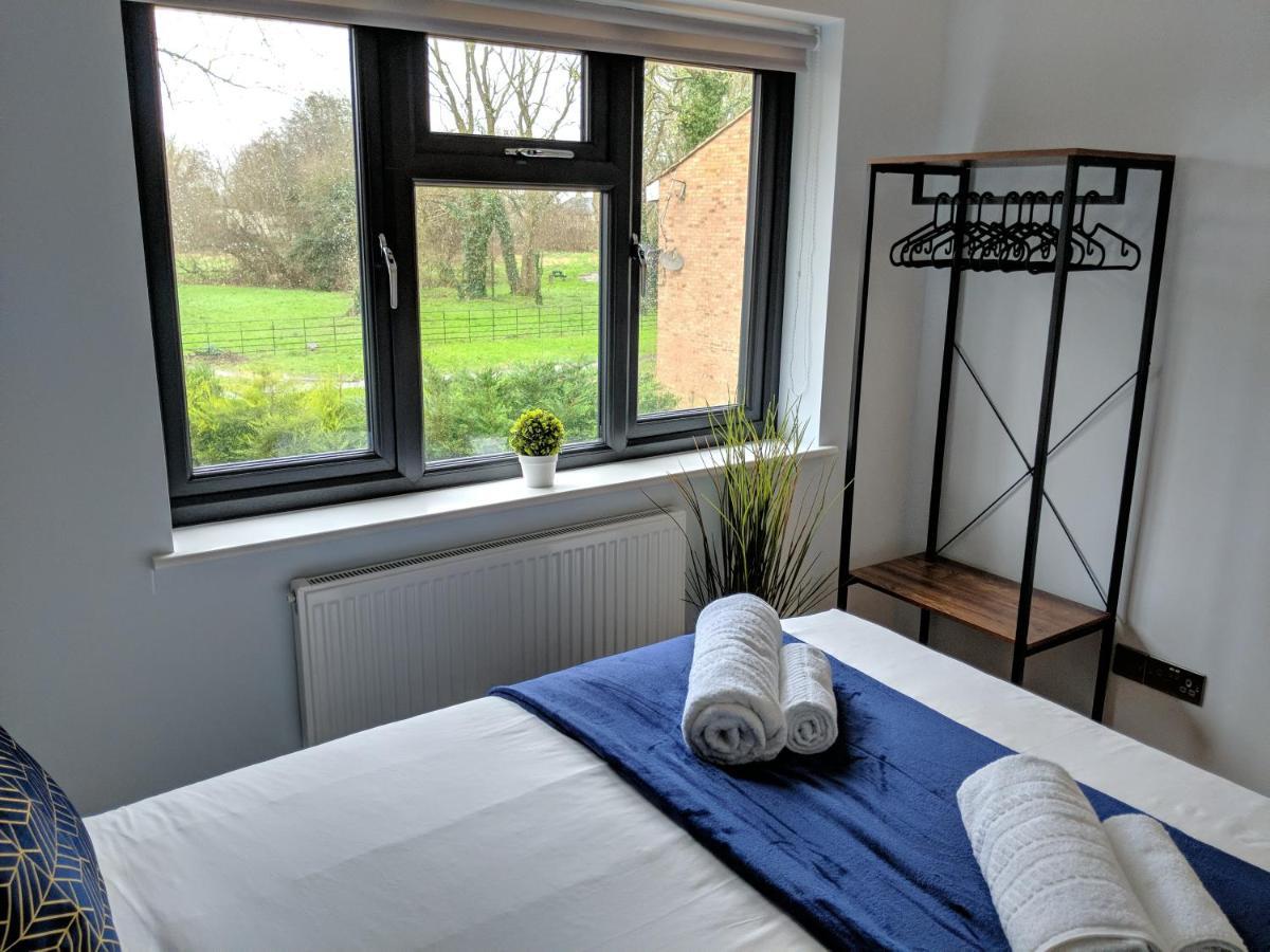 Crown Meadow - 4 Bedroom House - Heathrow - Excellentstays Colnbrook Exterior foto