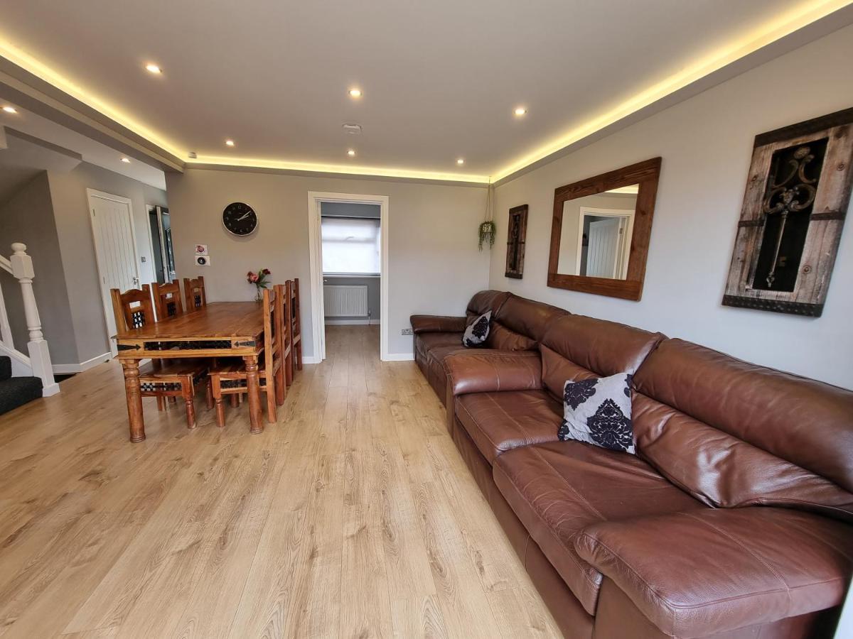 Crown Meadow - 4 Bedroom House - Heathrow - Excellentstays Colnbrook Exterior foto