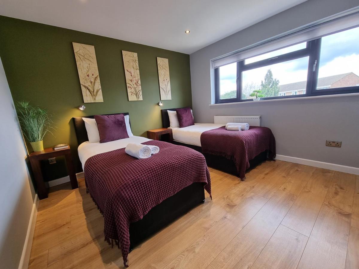 Crown Meadow - 4 Bedroom House - Heathrow - Excellentstays Colnbrook Exterior foto