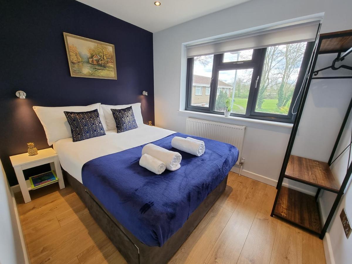 Crown Meadow - 4 Bedroom House - Heathrow - Excellentstays Colnbrook Exterior foto