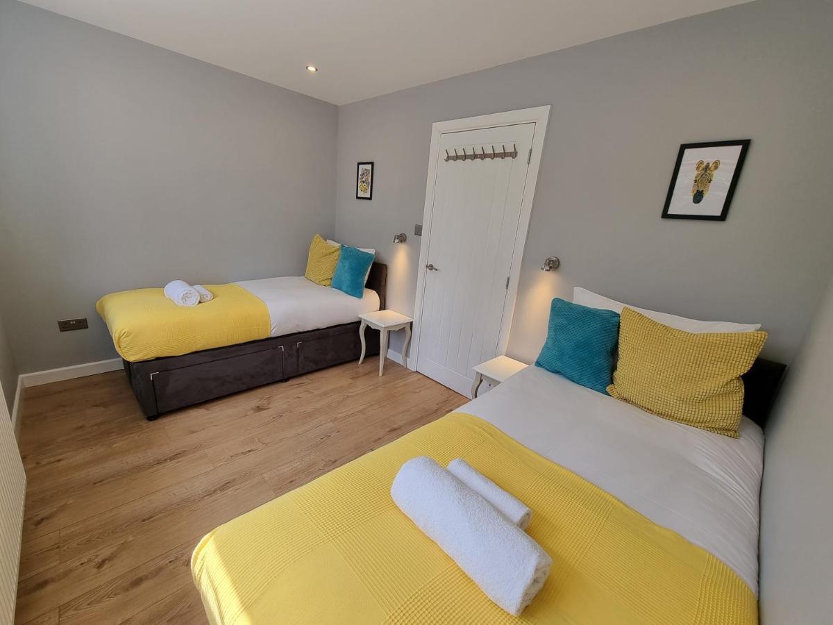 Crown Meadow - 4 Bedroom House - Heathrow - Excellentstays Colnbrook Exterior foto