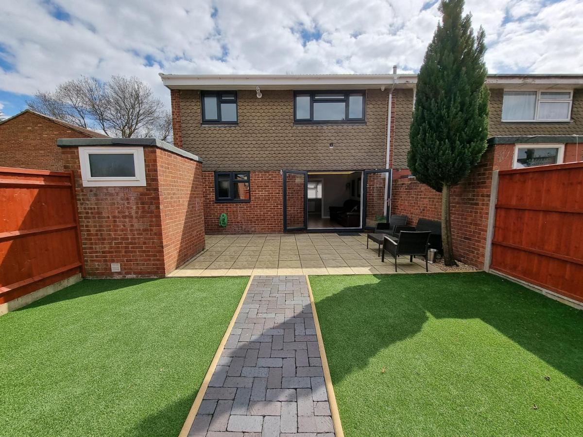 Crown Meadow - 4 Bedroom House - Heathrow - Excellentstays Colnbrook Exterior foto
