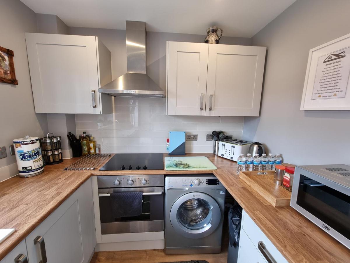 Crown Meadow - 4 Bedroom House - Heathrow - Excellentstays Colnbrook Exterior foto