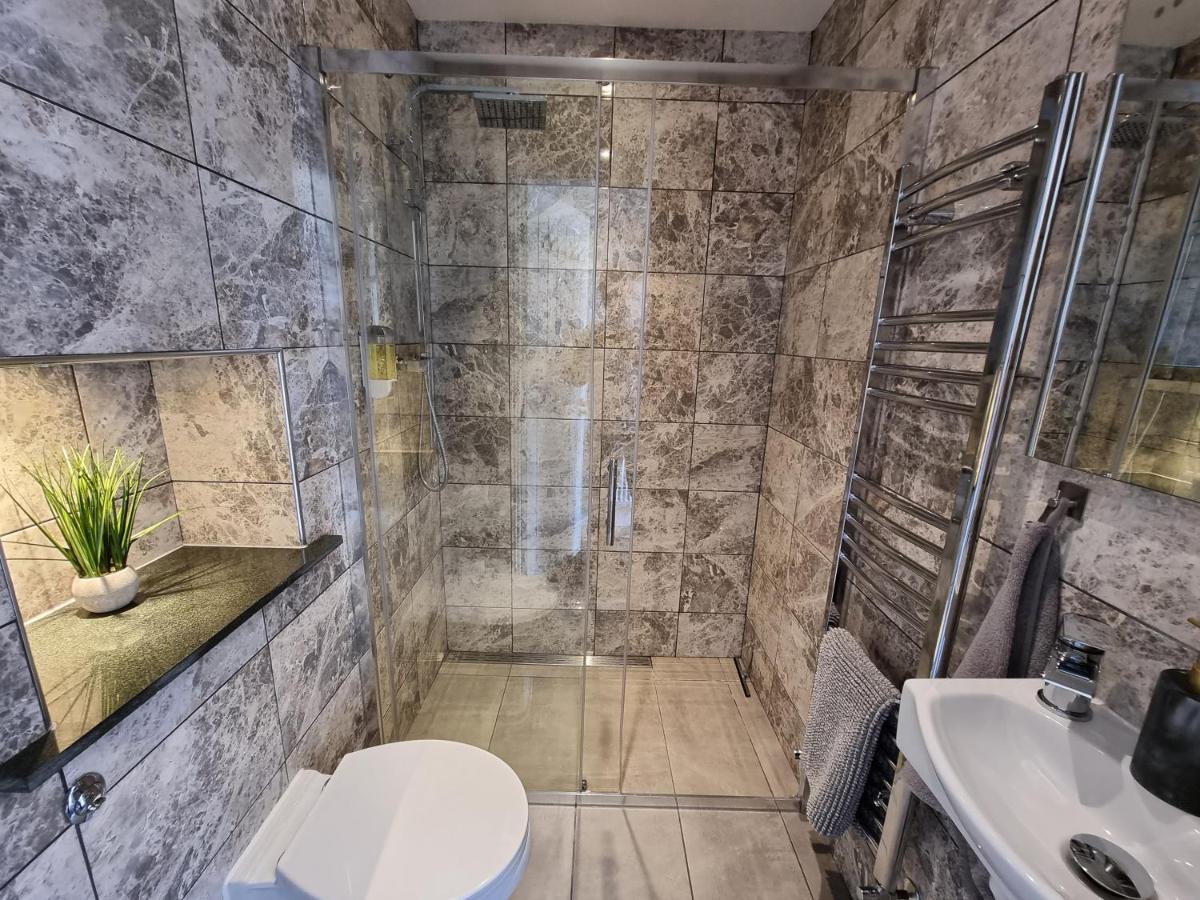 Crown Meadow - 4 Bedroom House - Heathrow - Excellentstays Colnbrook Exterior foto