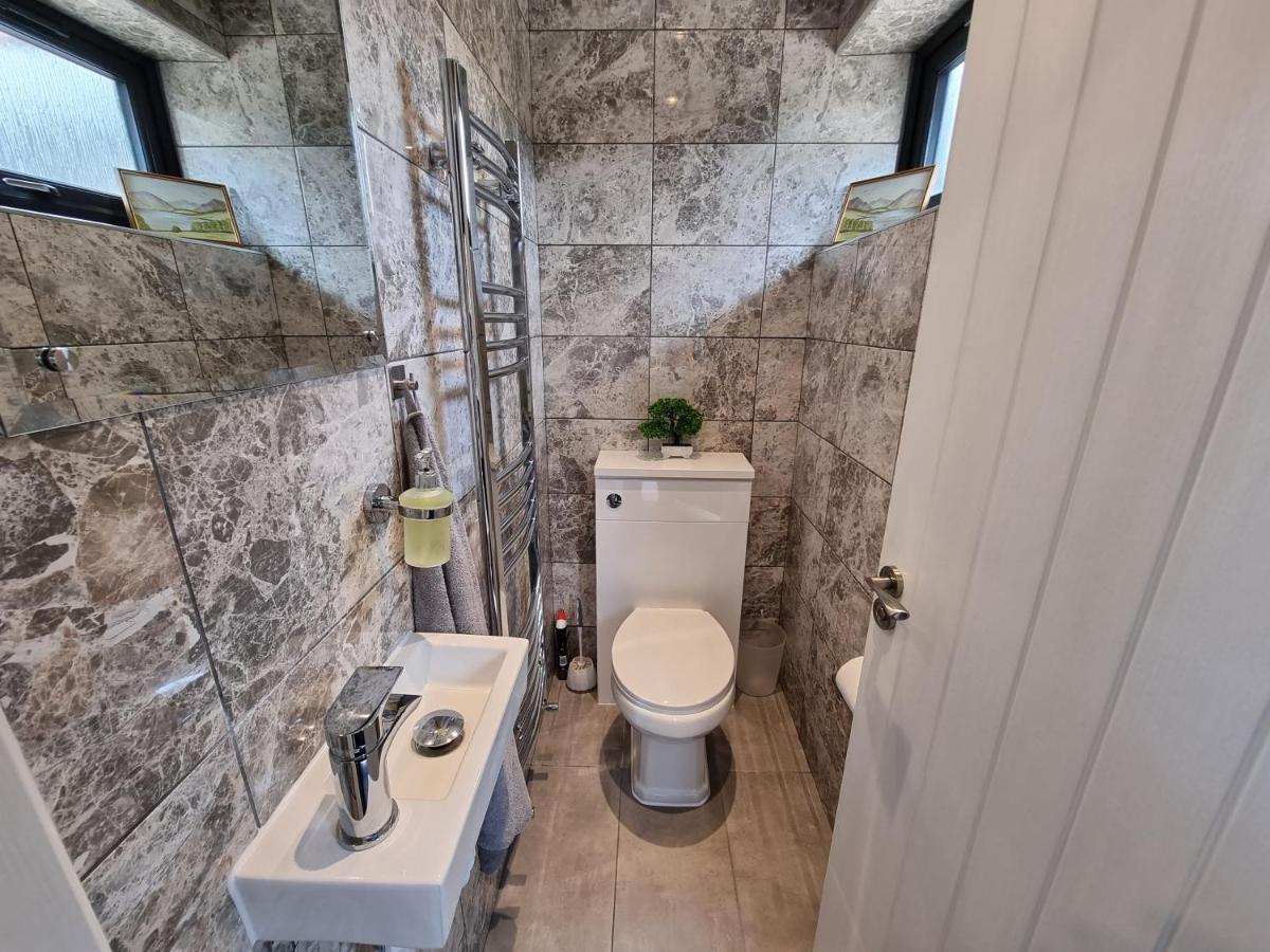 Crown Meadow - 4 Bedroom House - Heathrow - Excellentstays Colnbrook Exterior foto